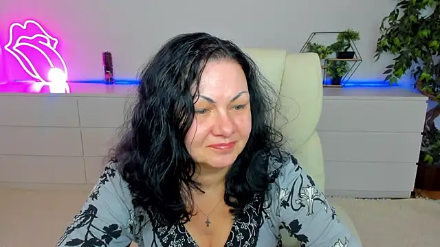 IrissMoon online show from 03-03-26, 06:20