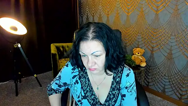 Snapshot of IrissMoon chatting on 06-11-26, 05:54 IrissMoon online show from 06-11-26, 05:54