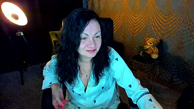 Snapshot of IrissMoon chatting on 05-28-26, 06:32 IrissMoon online show from 05-28-26, 06:32