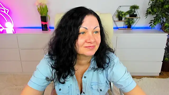 IrissMoon online show from 03-12-26, 06:28