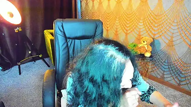 Snapshot of IrissMoon chatting on 05-11-26, 02:45 IrissMoon online show from 05-11-26, 02:45