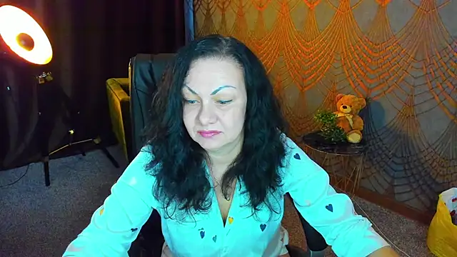 Snapshot of IrissMoon chatting on 05-12-26, 05:37 IrissMoon online show from 05-12-26, 05:37
