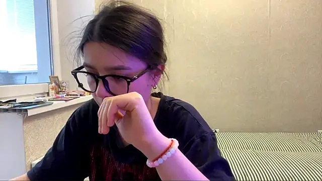 Snapshot of SaintMari chatting on 05-21-26, 12:24 SaintMari online show from 05-21-26, 12:24