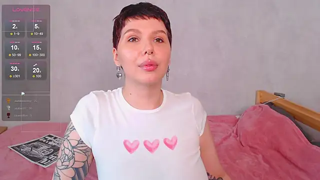 Snapshot of Elise_Day chatting on 05-16-26, 10:36 Elise Day online show from 05-16-26, 10:36