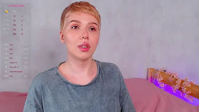 Snapshot of Elise_Day chatting on 05-23-26, 01:43 Elise Day online show from 05-23-26, 01:43