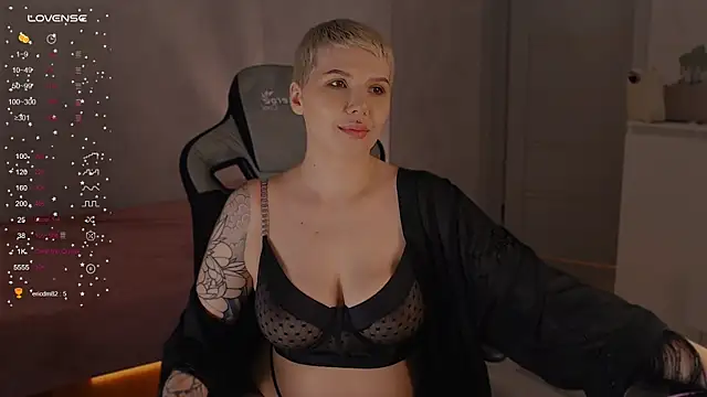 Snapshot of Elise_Day chatting on 06-16-26, 12:05 Elise Day online show from 06-16-26, 12:05