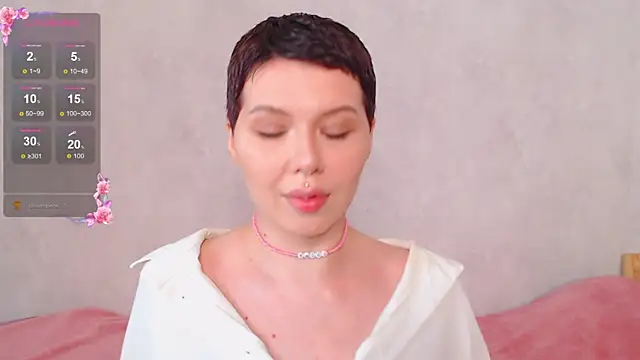 Snapshot of Elise_Day chatting on 05-17-26, 10:04 Elise Day online show from 05-17-26, 10:04
