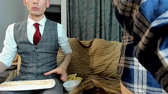 monikalarsen online show from 04-03-26, 05:30