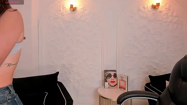 BellaThompsonX online show from 06-07-26, 04:18