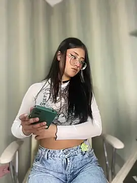 StrawberryPink  online show from 02-21-26, 12:07