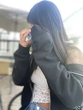 StrawberryPink  online show from 02-10-26, 12:26