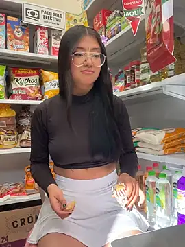 StrawberryPink  online show from 02-28-26, 12:38