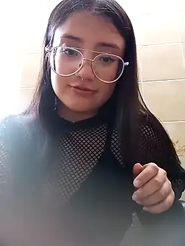 StrawberryPink  online show from 02-09-26, 11:52