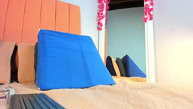 rose thompson19 online show from 06-24-26, 07:22