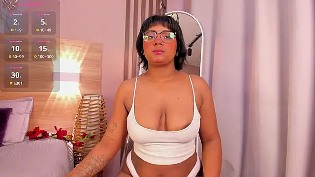 Snapshot of domiiniquex chatting on 05-30-26, 02:01 domiiniquex online show from 05-30-26, 02:01
