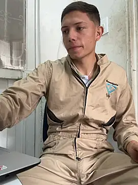 santiObrero online show from 04-06-26, 03:13