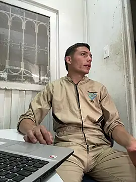 santiObrero online show from 04-13-26, 08:24