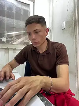 Snapshot of santiObrero chatting on 03-03-26, 08:05 santiObrero online show from 03-03-26, 08:05