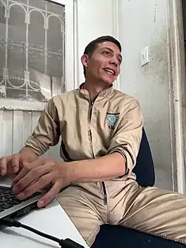 Snapshot of santiObrero chatting on 04-25-26, 04:59 santiObrero online show from 04-25-26, 04:59