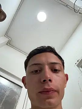 Snapshot of santiObrero chatting on 06-27-26, 03:29 santiObrero online show from 06-27-26, 03:29