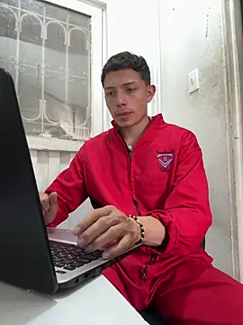 Snapshot of santiObrero chatting on 05-01-26, 03:28 santiObrero online show from 05-01-26, 03:28
