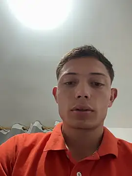 Snapshot of santiObrero chatting on 05-23-26, 11:48 santiObrero online show from 05-23-26, 11:48