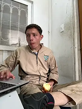 Snapshot of santiObrero chatting on 07-15-26, 03:30 santiObrero online show from 07-15-26, 03:30