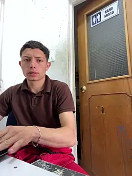 Snapshot of santiObrero chatting on 02-14-26, 02:50 santiObrero online show from 02-14-26, 02:50