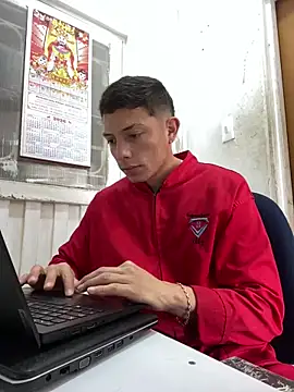 Snapshot of santiObrero chatting on 02-17-26, 07:00 santiObrero online show from 02-17-26, 07:00