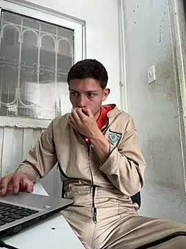 Snapshot of santiObrero chatting on 07-07-26, 03:37 santiObrero online show from 07-07-26, 03:37