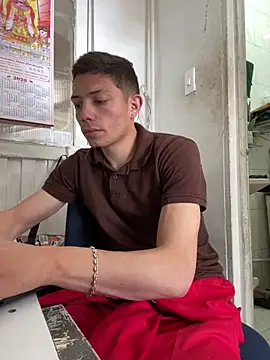 Snapshot of santiObrero chatting on 02-27-26, 04:29 santiObrero online show from 02-27-26, 04:29