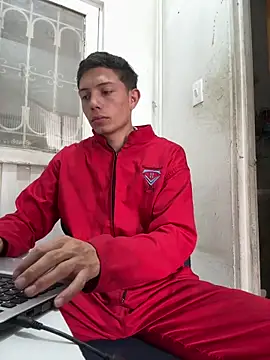 Snapshot of santiObrero chatting on 05-08-26, 04:22 santiObrero online show from 05-08-26, 04:22