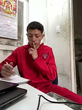 Snapshot of santiObrero chatting on 02-02-26, 03:11 santiObrero online show from 02-02-26, 03:11