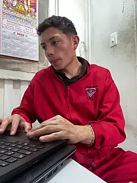 Snapshot of santiObrero chatting on 02-09-26, 07:34 santiObrero online show from 02-09-26, 07:34