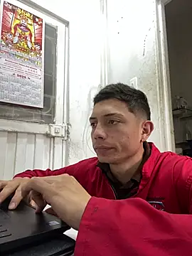 Snapshot of santiObrero chatting on 02-19-26, 07:55 santiObrero online show from 02-19-26, 07:55