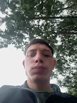 Snapshot of santiObrero chatting on 07-25-26, 03:29 santiObrero online show from 07-25-26, 03:29