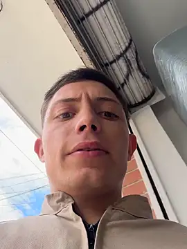 Snapshot of santiObrero chatting on 04-24-26, 07:05 santiObrero online show from 04-24-26, 07:05