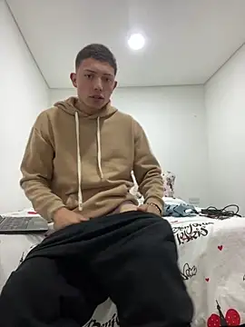 Snapshot of santiObrero chatting on 02-17-26, 12:30 santiObrero online show from 02-17-26, 12:30