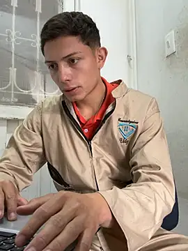 Snapshot of santiObrero chatting on 06-18-26, 03:50 santiObrero online show from 06-18-26, 03:50