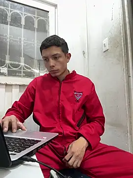 Snapshot of santiObrero chatting on 04-29-26, 08:26 santiObrero online show from 04-29-26, 08:26