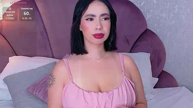 Snapshot of Sienna-Gold chatting on 06-04-26, 01:27 Sienna-Gold online show from 06-04-26, 01:27