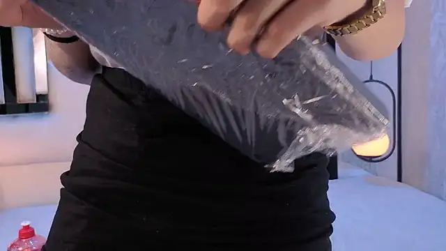 Snapshot of JuneCollins chatting on 02-28-26, 08:52 JuneCollins online show from 02-28-26, 08:52