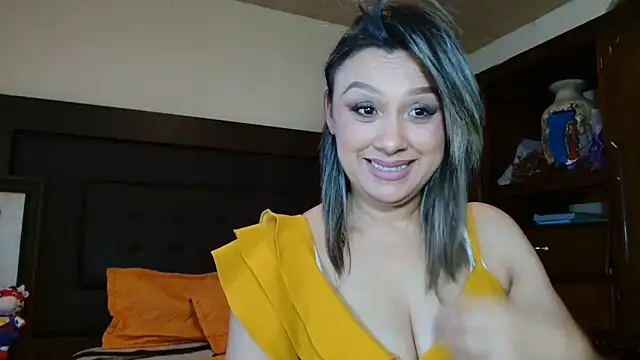 Snapshot of aitanalove_ chatting on 05-27-26, 10:06 aitanalove online show from 05-27-26, 10:06