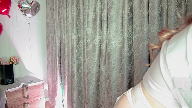 Snapshot of LilianBliss chatting on 02-15-26, 09:25 LilianBliss online show from 02-15-26, 09:25