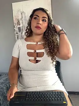 TianaRios Pink online show from 03-11-26, 07:30