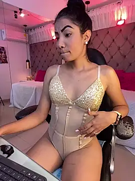 Snapshot of Auri__ chatting on 06-10-26, 07:37 Auri online show from 06-10-26, 07:37