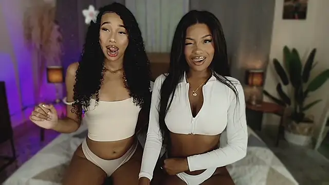 Snapshot of KaryMooon chatting on 02-08-26, 08:39 KaryMooon online show from 02-08-26, 08:39