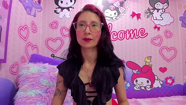 Snapshot of zaira_skinny chatting on 06-19-26, 04:18 zaira skinny online show from 06-19-26, 04:18