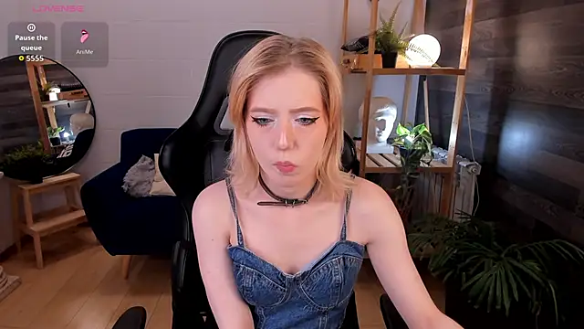 MoonlightAsuna online show from 04-07-26, 01:35