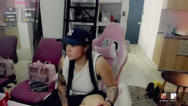 VictoriaHoneyy online show from 05-26-26, 01:58